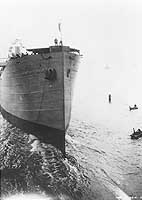 Photo # NH 102374: Launching of SS Winding Gulf at Camden, New Jersey, 22 June 1918